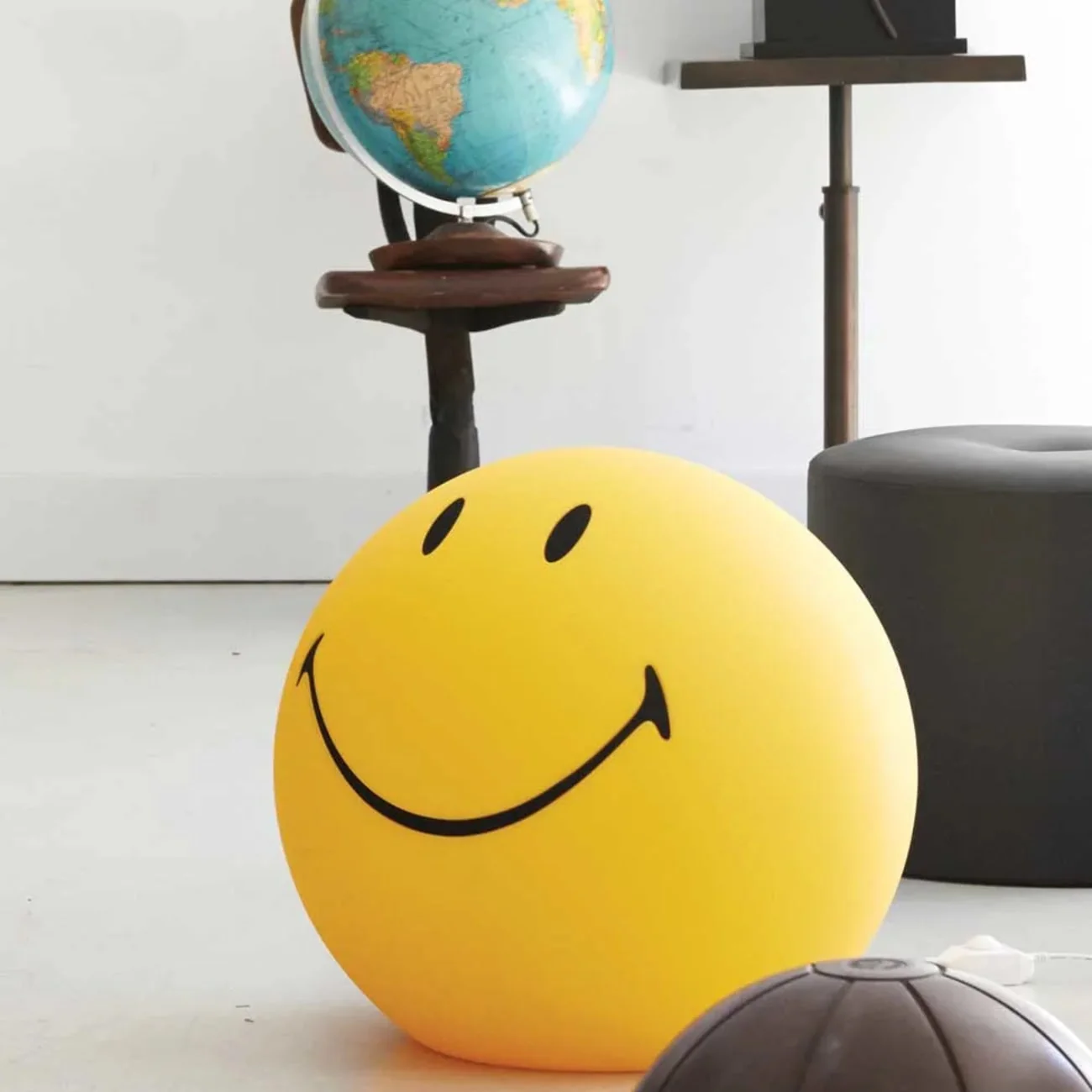 Dimmbare LED Lampe Smiley XL für Kinderzimmer und Wohnbereich - Image 5