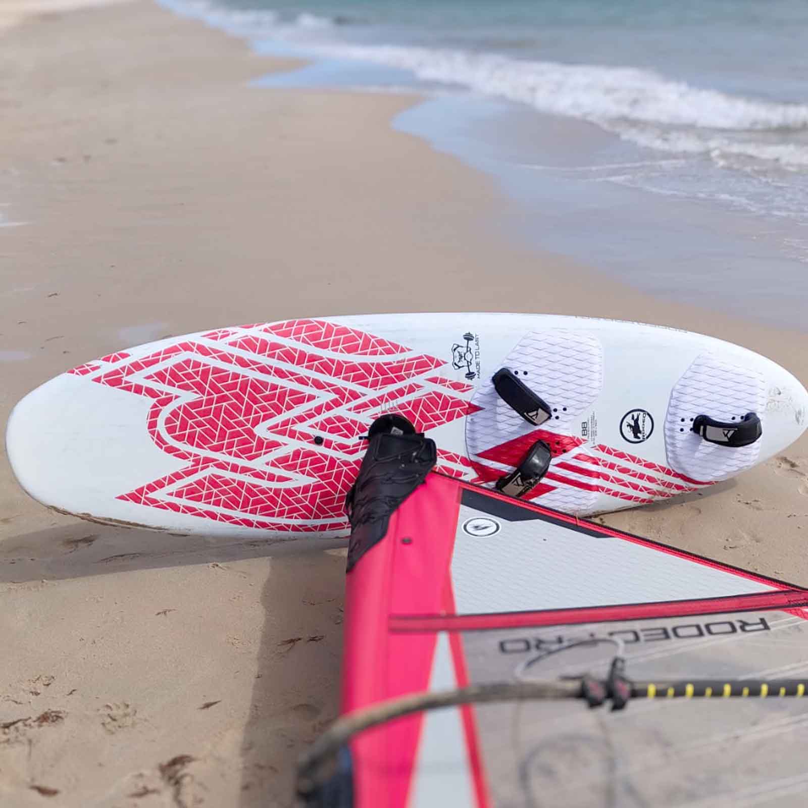 F2 Windsurfboard Rodeo Pro 104 l Weiss/Rot - Image 7