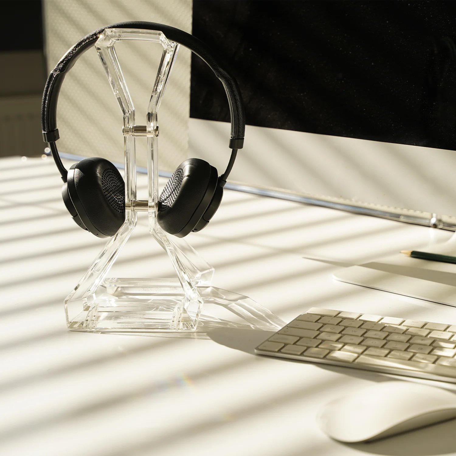 GANT Acrylic Headset Stand - Image 7