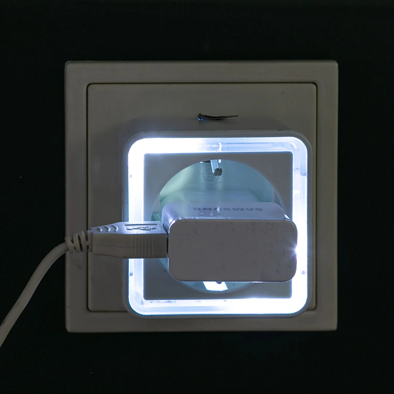 LED-Nachtlicht mit Steckdose - Image 6
