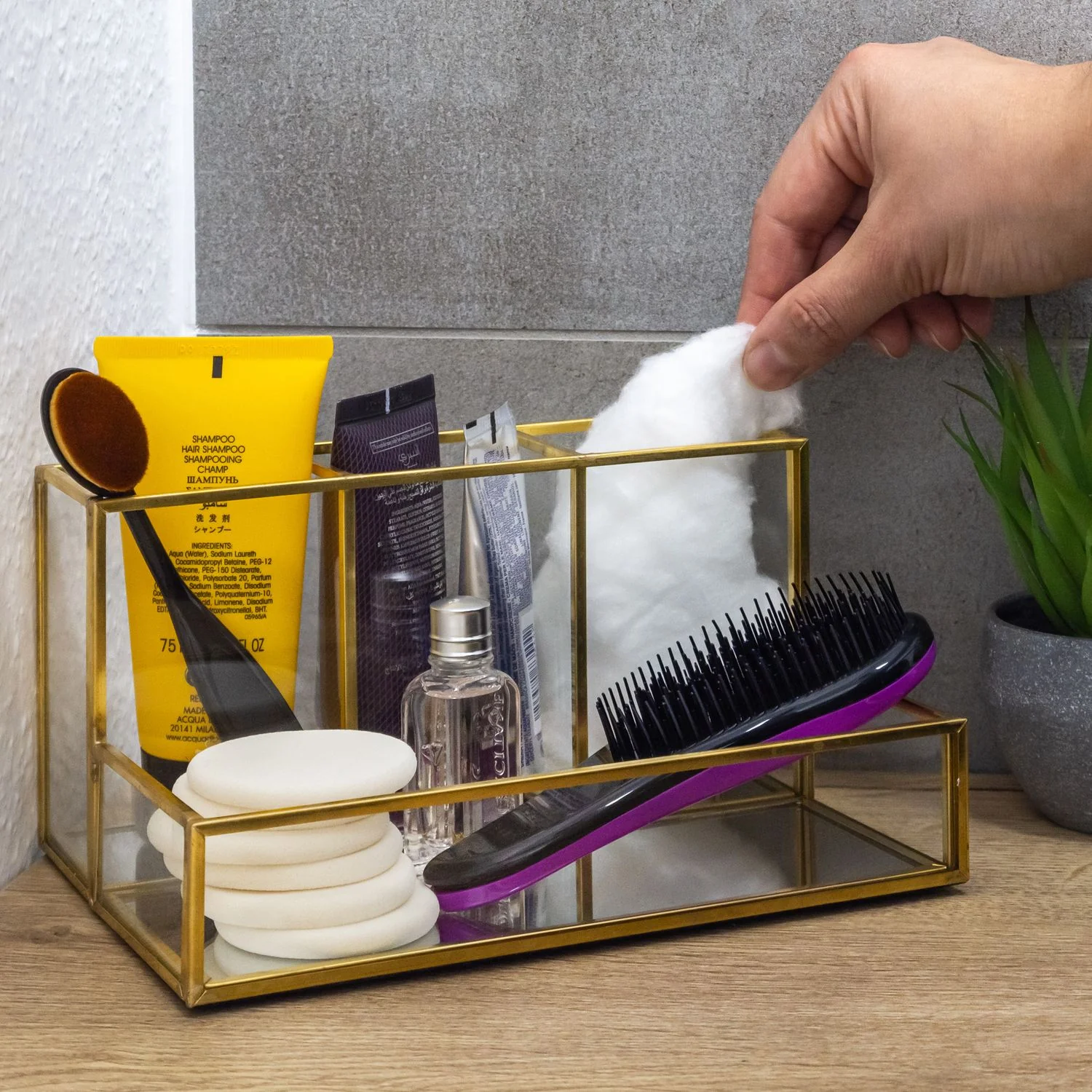 Make Up Organizer aus Glas für Kosmetik mit Gold Rand und Spiegelboden - Image 4