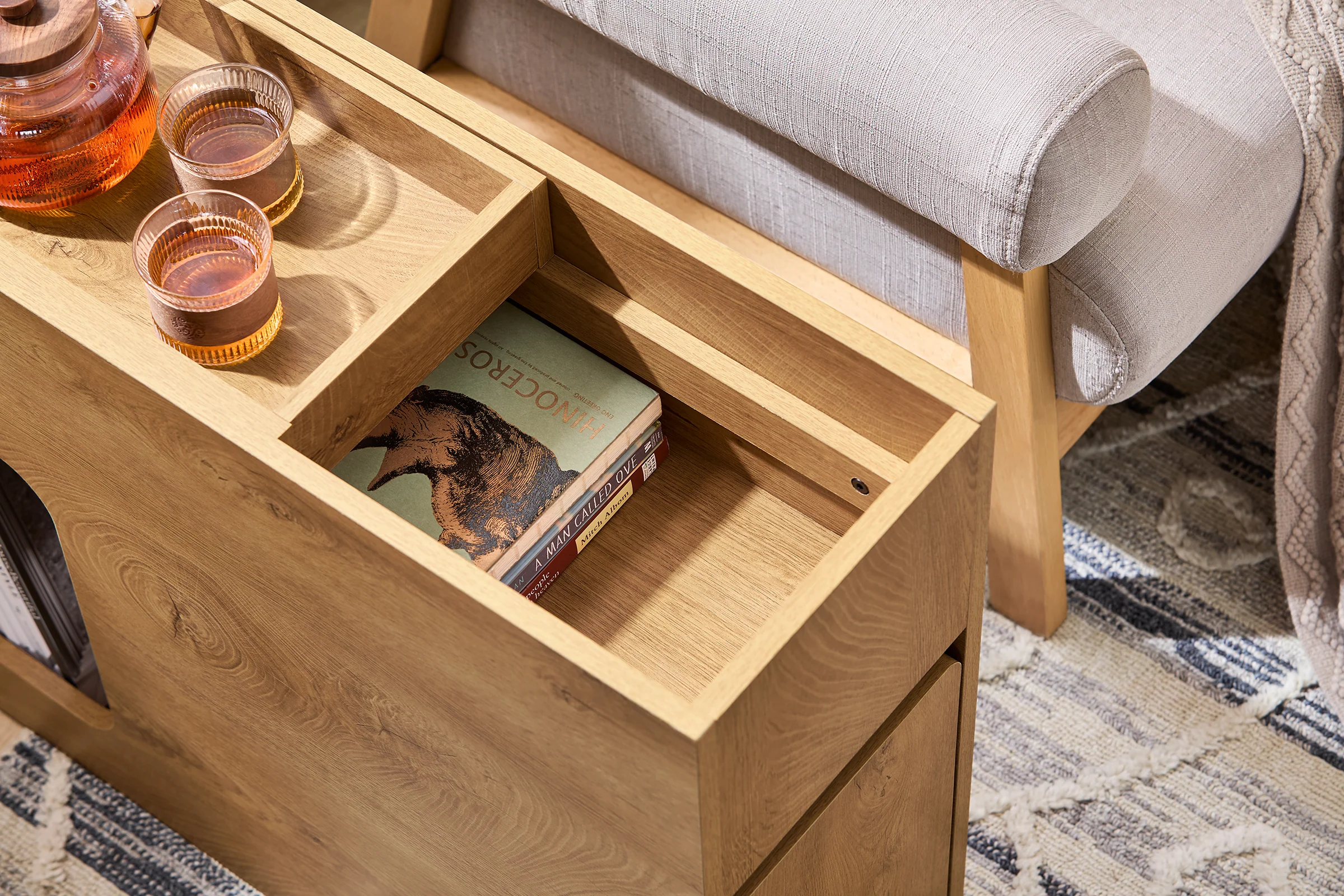 SoBuy schmaler Beistelltisch mit abnehmbarem Tablett und Schublade in Natur - Image 9
